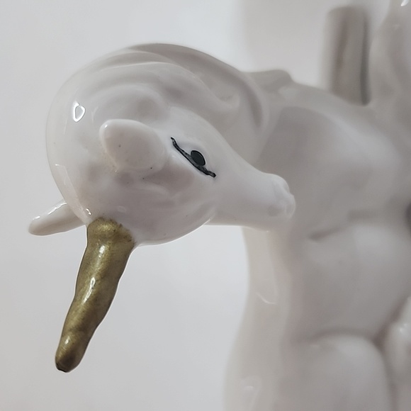 Vintage Porcelain Enesco White and Gold Unicorn Figurines - Picture 8 of 14